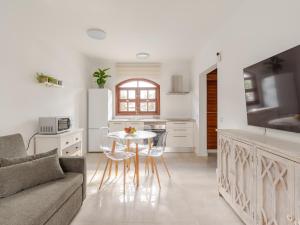 Karibu by Kamili Lanzarote