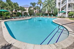 Steps to Beach Galveston Condo with Balcony!