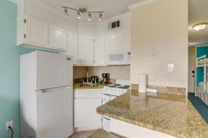 Steps to Beach Galveston Condo with Balcony!