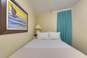 Steps to Beach Galveston Condo with Balcony!