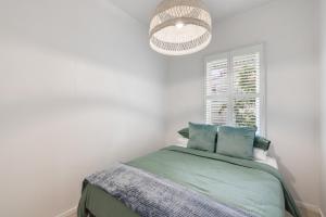 Exquisite, Stunning & Central! CDB Fringe Cottage!