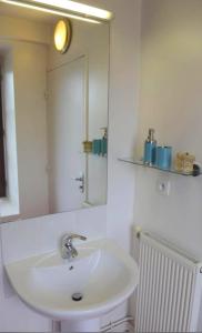 Studio in Paris front of Canal Saint-Martin