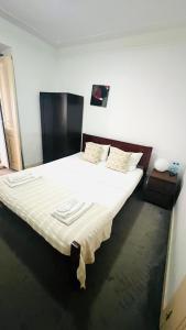 São Lázaro Bhuiyan Family Host