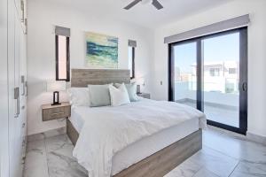 Sunset Beach House Ocean Front Hot Tub & Pool