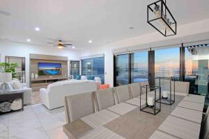 Sunset Beach House Ocean Front Hot Tub & Pool