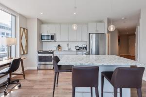 Private Apt Seaport with Gym