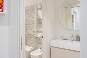 Art-Filled Apartment in Centro