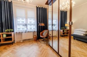 Big Apartment Wroclaw - Center - 4 Rooms - 6 Beds - 2 Balcony - 12 people - 100m2