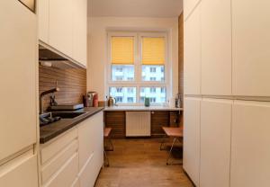 Big Apartment Wroclaw - Center - 4 Rooms - 6 Beds - 2 Balcony - 12 people - 100m2
