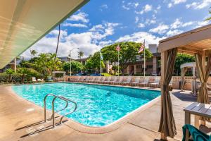 Walk to the beach, great and convenient location LSV15