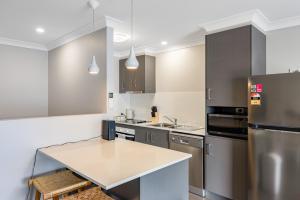 Contemporary & Convenient - City Fringe Townhouse!