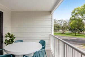 Contemporary & Convenient - City Fringe Townhouse!