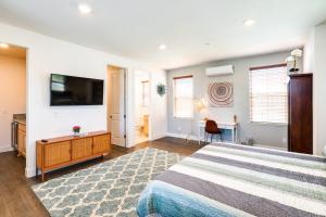 3 Mi to Golf and Shopping Cozy Roseville Studio