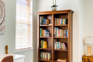 3 Mi to Golf and Shopping Cozy Roseville Studio