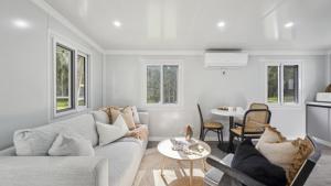 Arawara Leo's Beach Hideaway - Stylish Tiny Home Single Room suite