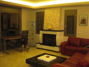 Captivating 3 BR Villa 360º Sea & Mountain Views - Near Kyparissia, Messinias
