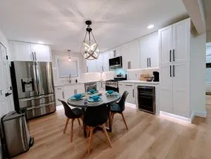 Custom Design Kitchen King Beds Laundry Large TVs - Lindale