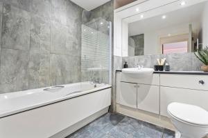 Monopoly Suite - Luxurious High-Tech Bright & Spacious Central Flat