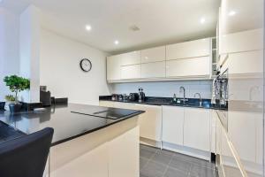 Monopoly Suite - Luxurious High-Tech Bright & Spacious Central Flat