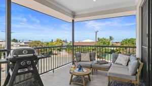 Mid Coast Surf & Vines By Wine Coast Holidays