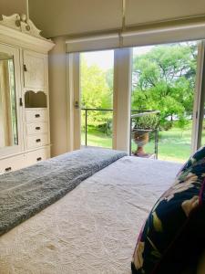 Daylesford Lake Villa1 Lake Frontage pet friendly