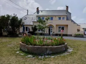 Holiday home in St Martin-de-Brehal - 卡德维勒