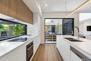 Sea Mist Poolside Oasis near Palm Cove Beachfront