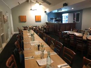 로브 Caledonian Inn 호텔 로비