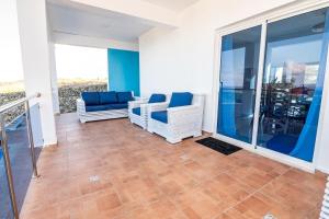 Beautiful ocean and mountain view villa