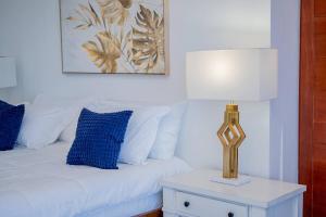 Beautiful ocean and mountain view villa