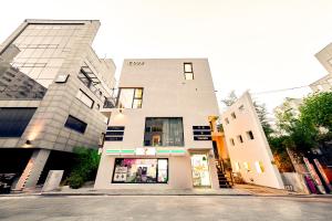 B9 Tailored Service Home Near Hongik Univ Station