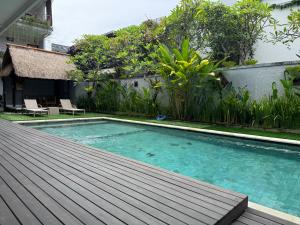 Grey House Monkey Forest