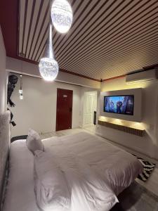luxury Modern Studio in Heart of zamalek visits allowed - Apartment 8B by APOLO