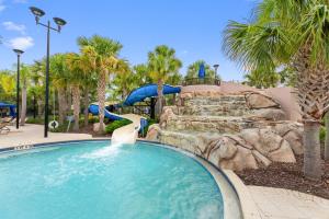 Minutes to Disney! 5-Bed Oasis in Gated Solterra