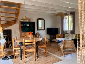 Maisons de vacances Charmante maison proche plage a Groix, 2 chambres - FR-1-813-3 : photos des chambres