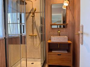 Maisons de vacances Charmante maison proche plage a Groix, 2 chambres - FR-1-813-3 : photos des chambres