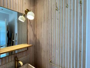 Maisons de vacances Charmante maison proche plage a Groix, 2 chambres - FR-1-813-3 : photos des chambres