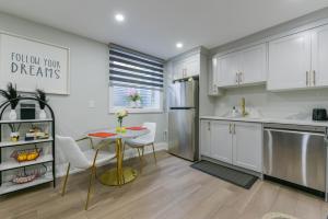 2 Bedroom Private Suite-Parking-Near Hospital and Airport