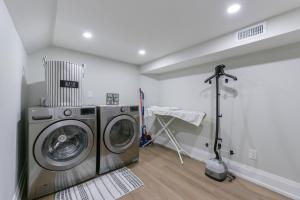 2 Bedroom Private Suite-Parking-Near Hospital and Airport