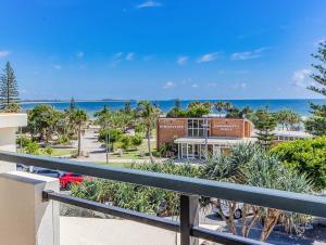 Luxury Oceanfront Haven with a Private Rooftop Spa