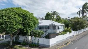 SEASIDE HAVEN Luxe Four BR Oasis with Plunge Pool - Беркдейл