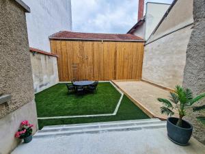 Maisons de vacances Magnum 80 Terrasse & Climatisation - 6 personnes - BnB Epernay : photos des chambres