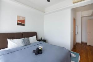 Chic High-Floor 3BR Apt in Bukit Bintang