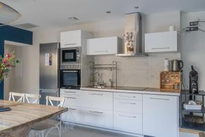 Appartements Jacuzzi Terrasse 86 - Terrasse & Climatisation - 4 personnes - BnB Epernay : photos des chambres