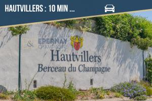 Appartements Jacuzzi Terrasse 86 - Terrasse & Climatisation - 4 personnes - BnB Epernay : photos des chambres
