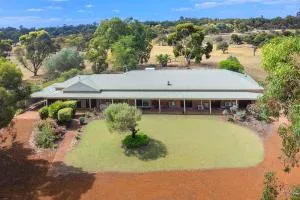 5 Bedroom 5 Bathroom Kinvarra Park Lodge - Vasse