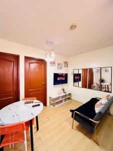 Feels Like Homie Staycation