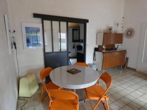 Maisons de vacances Maison retro proche foret et plage - Animaux admis - FR-1-540-314 : photos des chambres