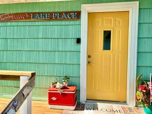 UncleLarrys Lake Place, Sleeps 10 & Hot Tub