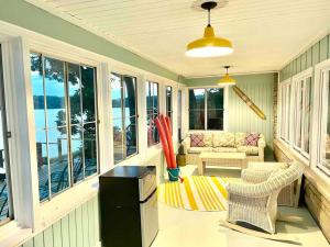 UncleLarrys Lake Place, Sleeps 10 & Hot Tub